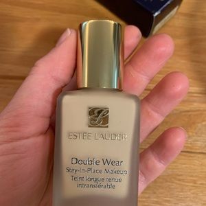Estée Lauder Double Wear Foundation 2W0